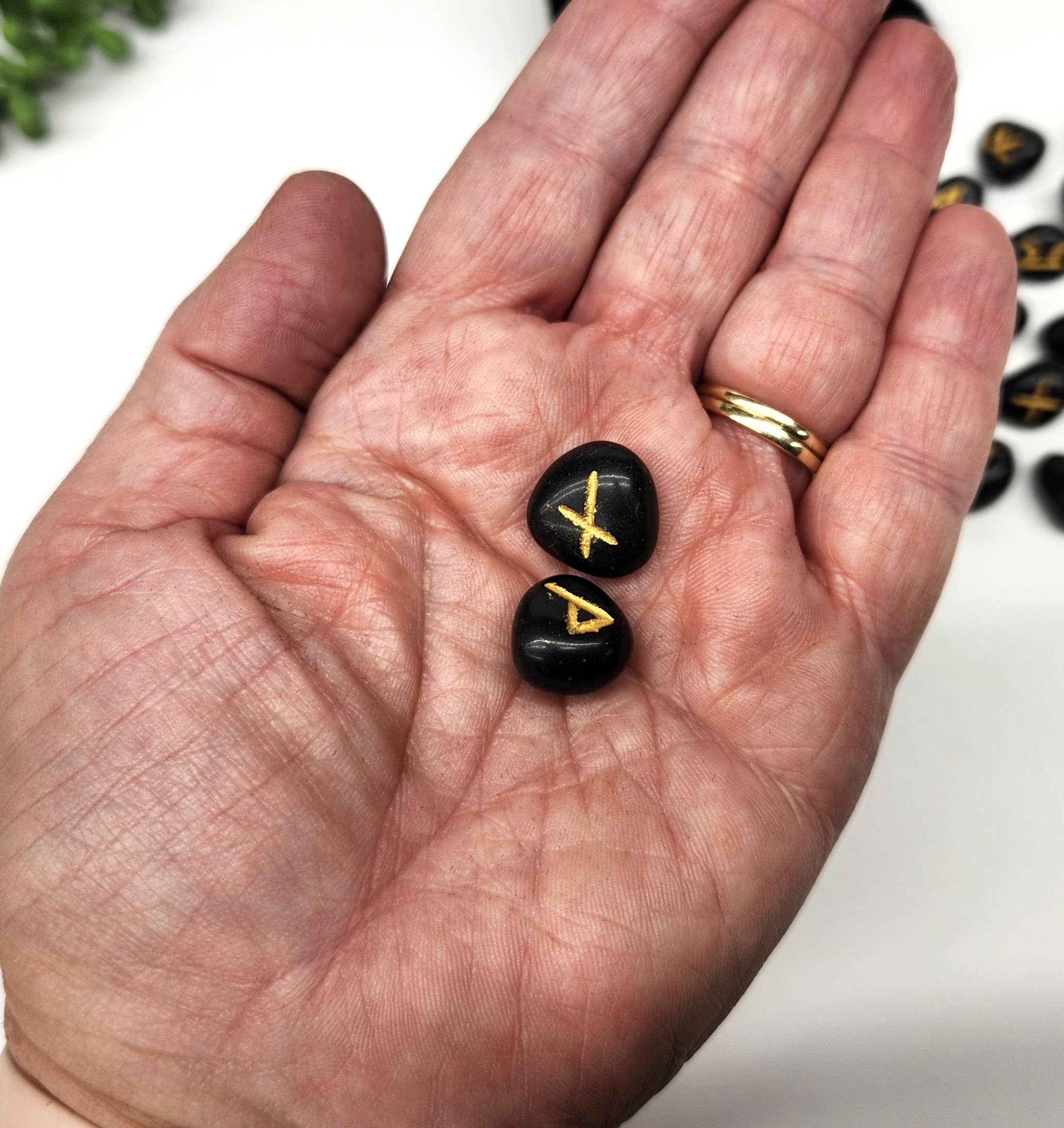 Black Agate Rune Sets with Velvet Pouch and Grid: Rune Sets with Velvet Pouch Only