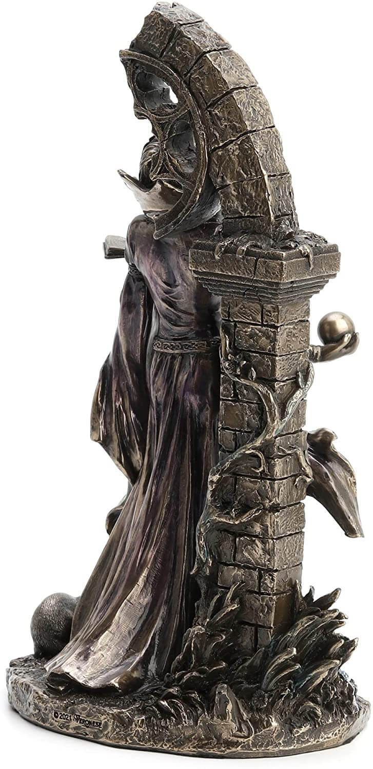 Aradia, Queen of the Witches  Figurine